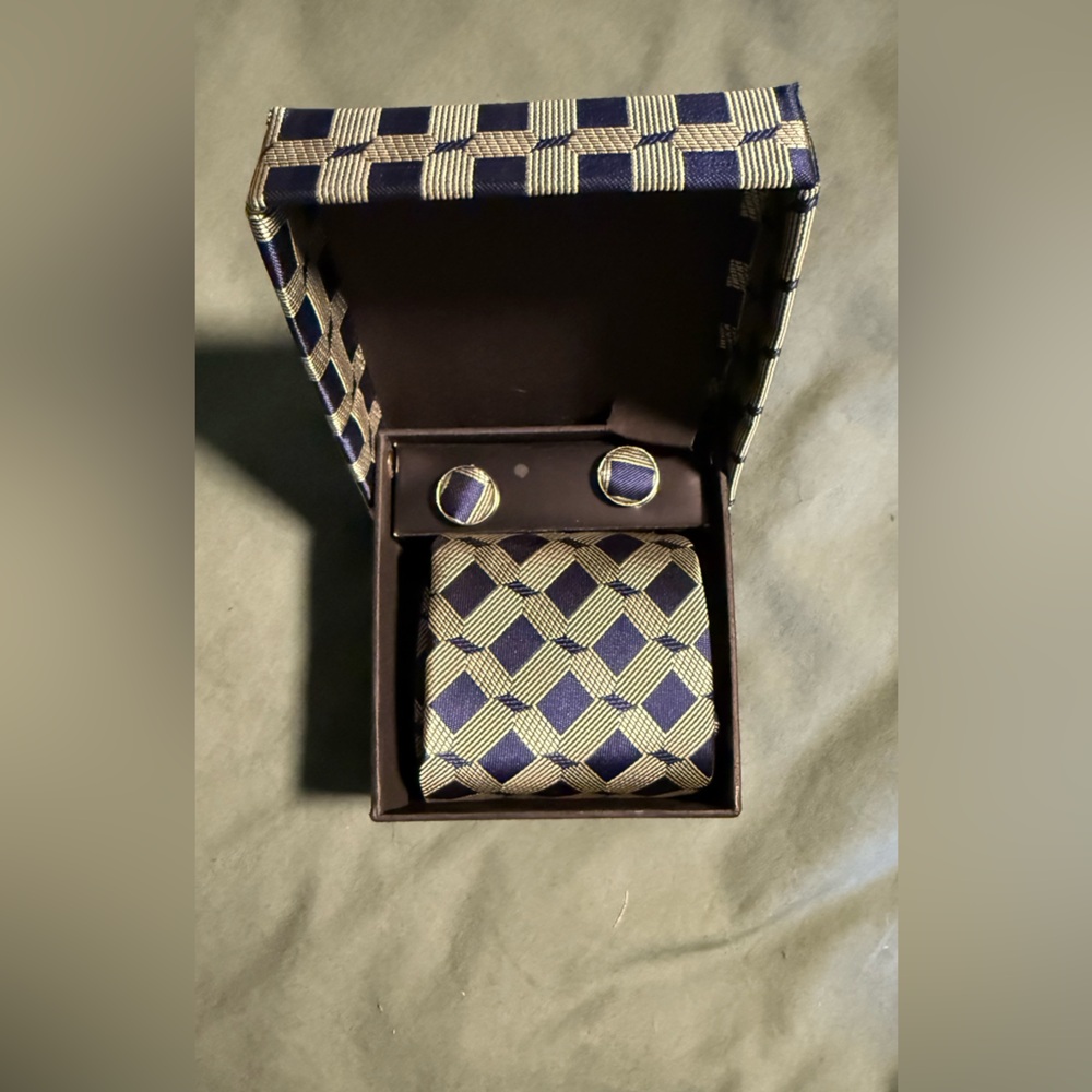 Elegant Blue and Gold Tie Set